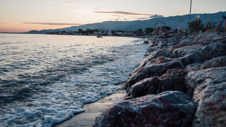 Adult Nightlife in Jeffreys Bay: A Grown-Up’s Guide to an Eastern Cape Evening Out